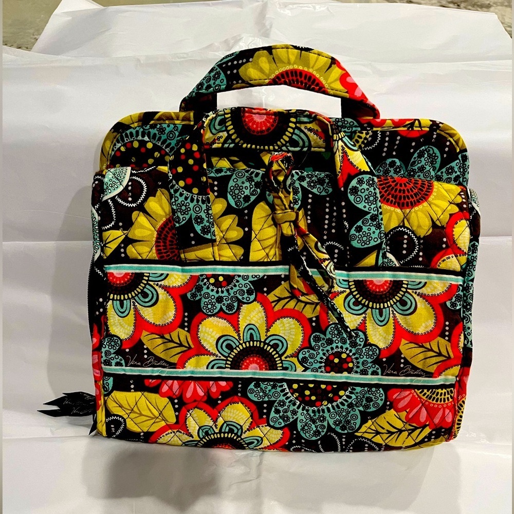 NWOT Vera Bradley Hanging Rollup Cosmetic Travel Bag Retired Flower Shower